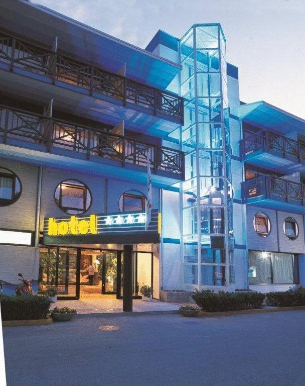 Hotel Marina Uno Lignano Sabbiadoro Exteriör bild
